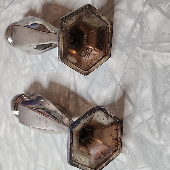 Vintage silver salt and pepper shakers - Picture 3 of 4